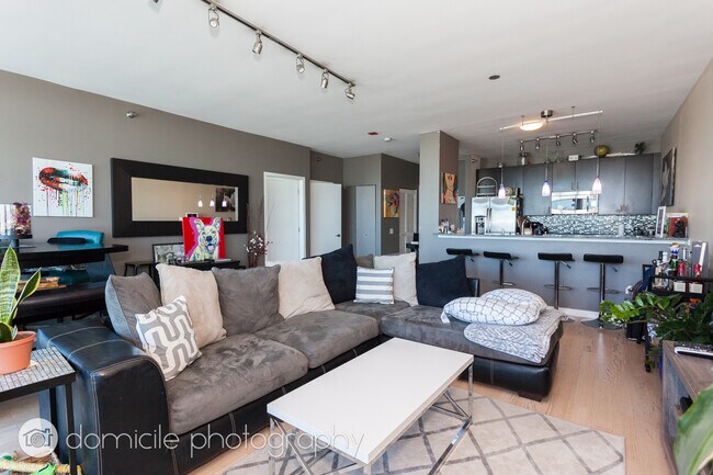 Photo - 757 N Orleans St Unidad 1205 Rental