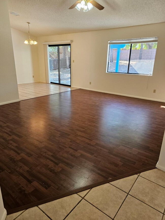 Photo - 4900 Loma Loop