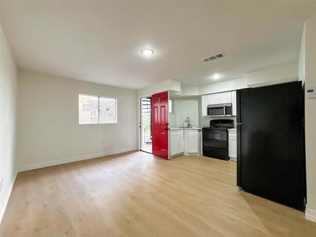 Building Photo - 411 Ave A Unit 1