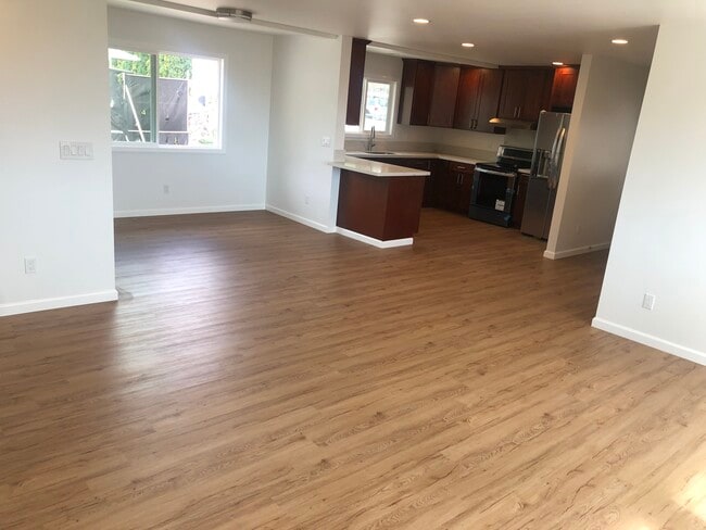 Photo - 2052 10th Ave