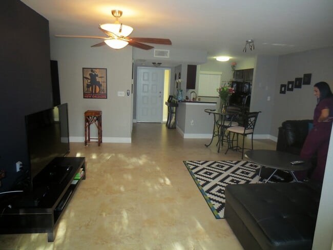 Photo - 2811 N Oakland Forest Dr Unit 106