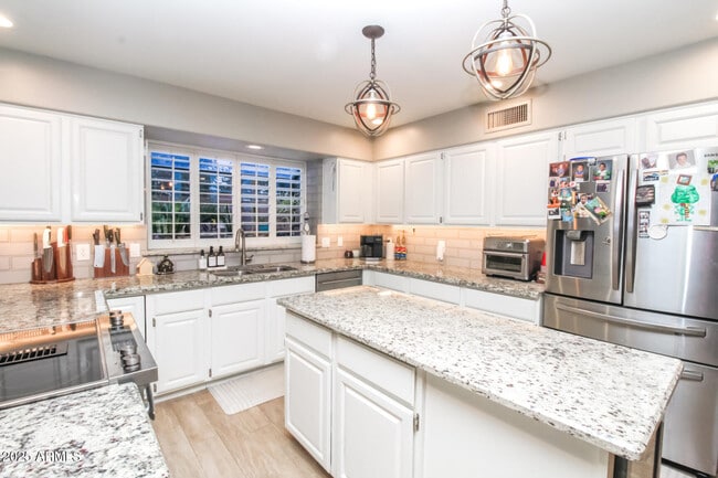 Photo - 907 E San Remo Ave