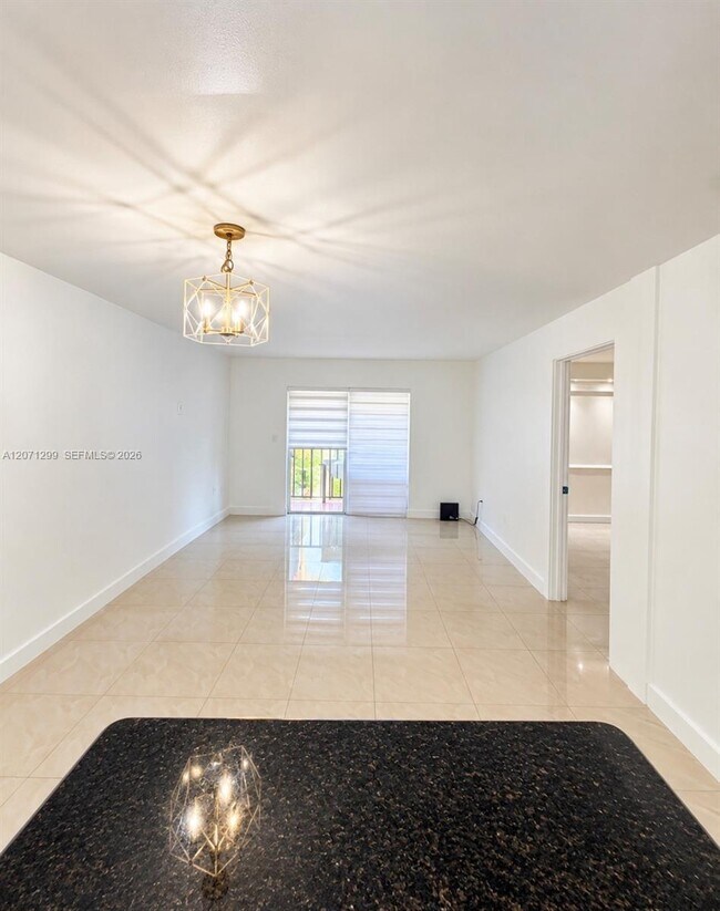 Photo - 605 NW 72nd Ave Unidad 301