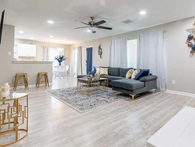 Photo - 2005 Village Park Dr