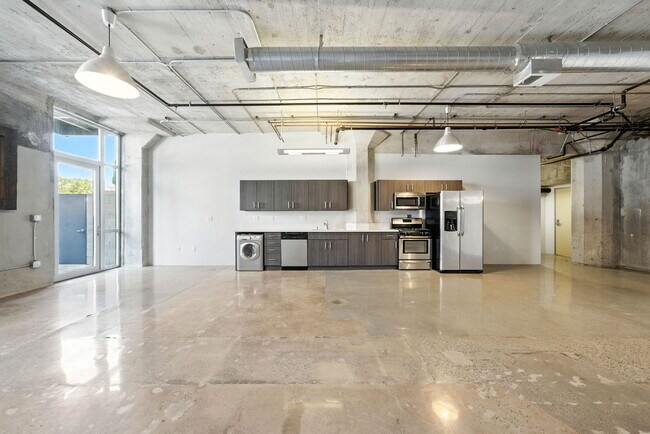 Photo - 825 East 4th St