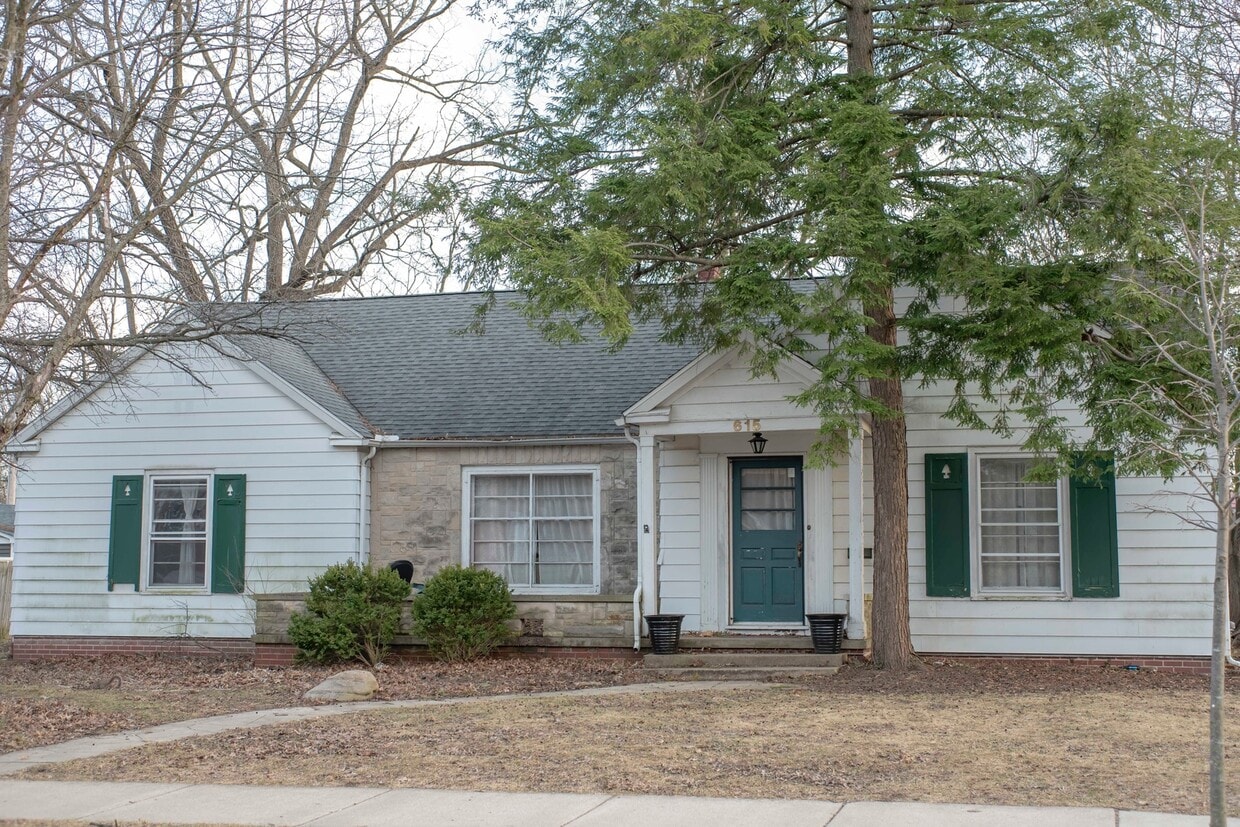 4 Bedroom, 3 Bathroom Home Walking Distanc... - 4 Bedroom, 3 Bathroom Home Walking Distanc...