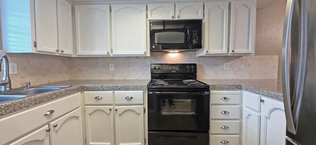 Photo - 210 Wales Dr