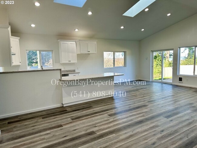 Photo - Coos River Hwy: 4bdrm/4ba Pet Friendly Home