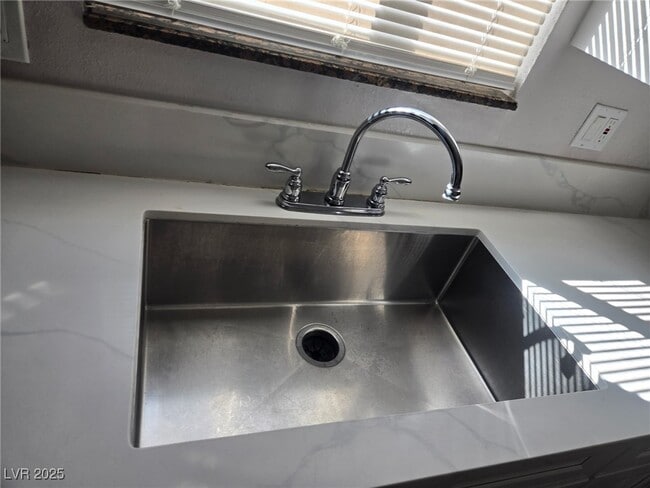 Building Photo - 33 Gold Bar Ct Unit B