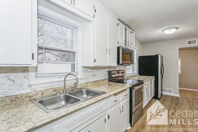 Photo - Large 3 Bedroom Ranch by South High