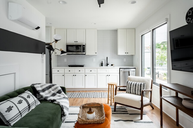 Photo - 160 Holtzclaw St SE