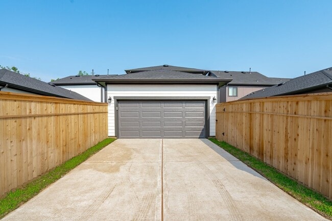 Building Photo - 1511 Emma Lk Dr