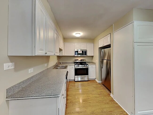 Photo - 19 E Adams St