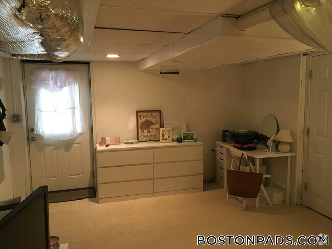 Building Photo - 77 Mayflower Rd Rental