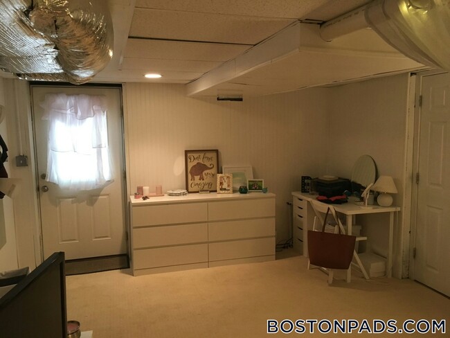 Building Photo - 77 Mayflower Rd Rental