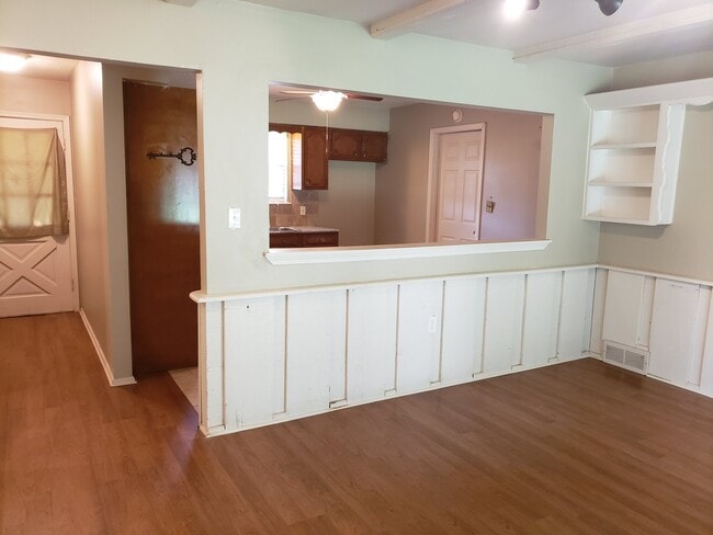 Photo - 652 Lotus Ave