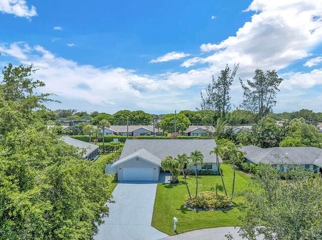 Photo - 654 West Dr