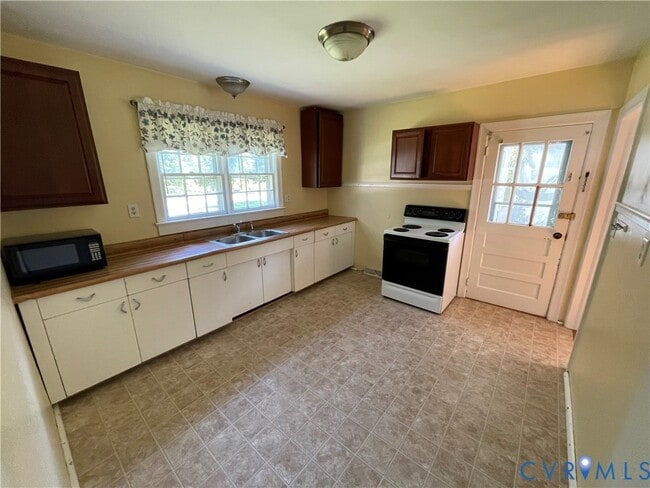 Photo - 3819 Old Buckingham Rd