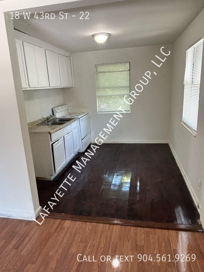 Building Photo - 18 W 43rd St Unit 22