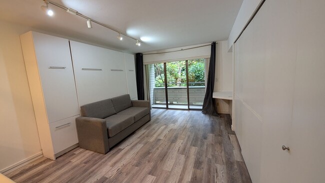 Photo - Experience Capitol Hill Living: Studio in Park Summit W/Washer and Dryer! Unidad S-212