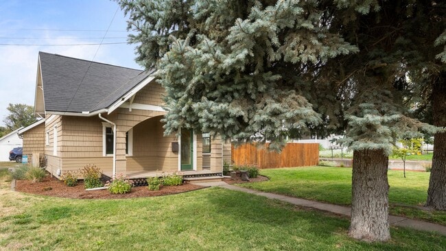 25 SE 6th St