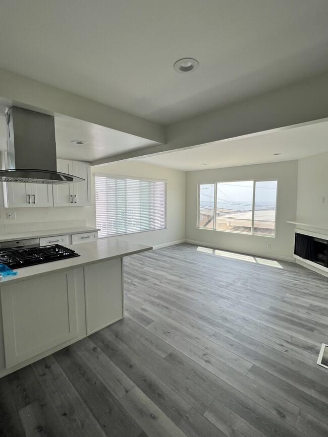 Photo - 323 24th St Apartments Unit 2 block walks to beach