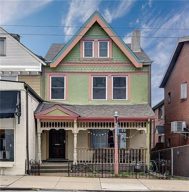 Building Photo - Large Home in ShadySide, Newly Rennovated!