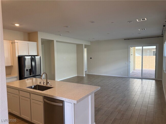 Photo - 815 Eaton Fls St