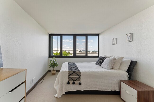 Photo - 111 SW Harrison St Unidad 7G