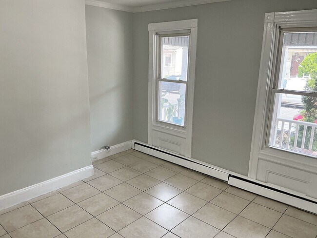Photo - 546 Livingston St Unidad 1st Floor