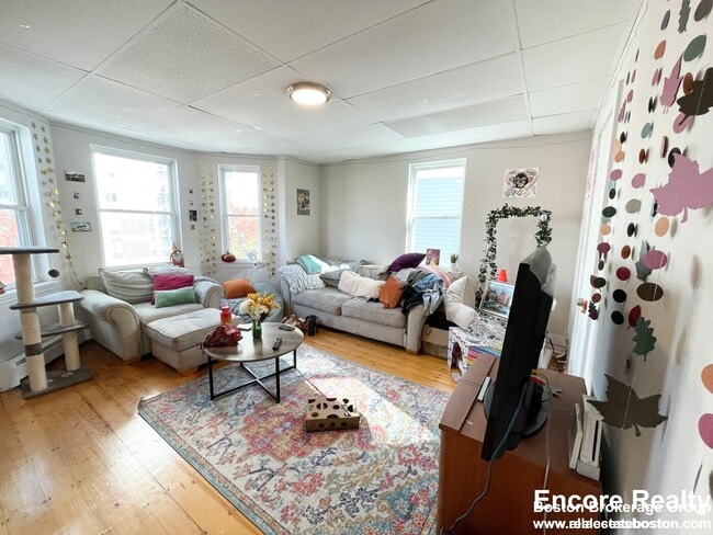 Building Photo - 1572 Tremont St Unit 3