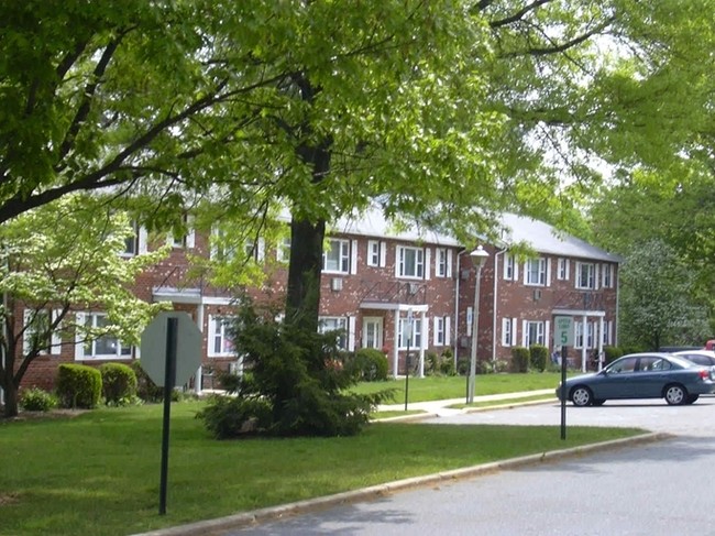 Parkside Apartments - Parkside Apartments