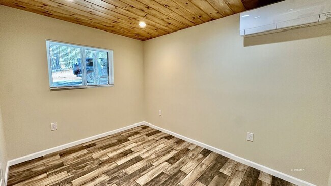 Photo - 54705 Pine Crest Ave
