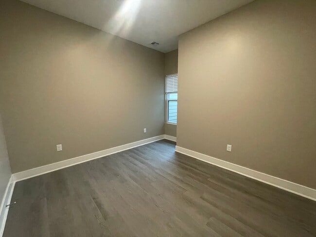 Photo - 9333/35 E Wassall Unit 9335 Wassall