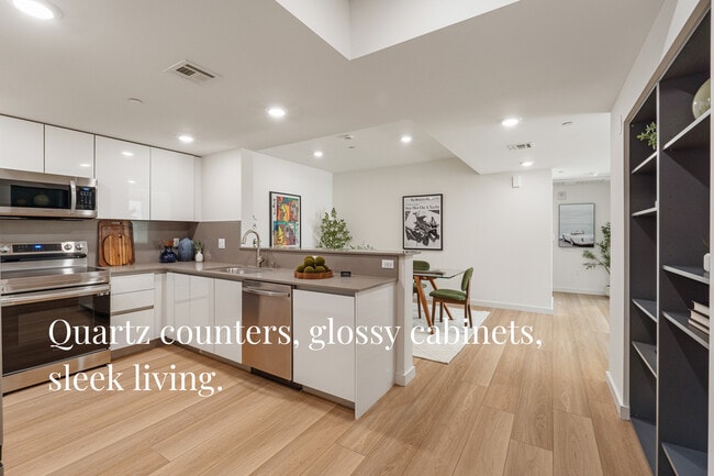 Photo - Sophia Hollywood