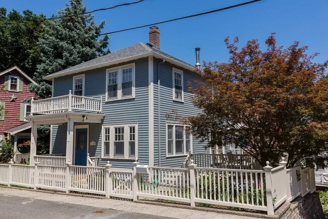 Building Photo - 16A Linden Pl