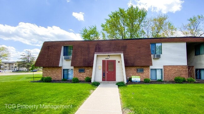 Building Photo - 2402 Marquette Rd Unit Apt 9