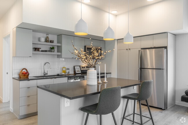 2BR, 2BA - 997SF - Kitchen