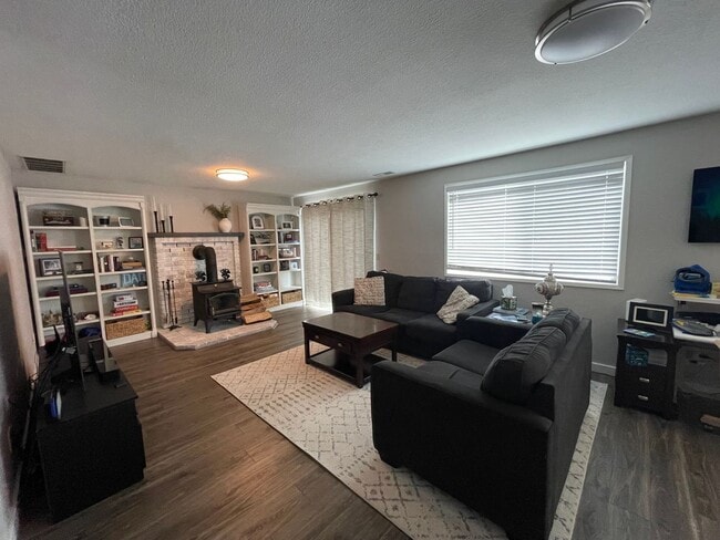Photo - ***PENDING APPLICATION***Spacious and Comfortable 3 Bedroom Home