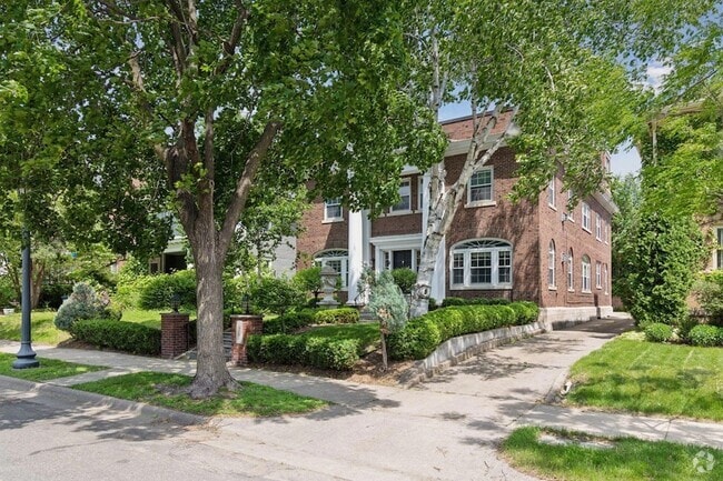 Building Photo - 1785 Dupont Ave S Rental