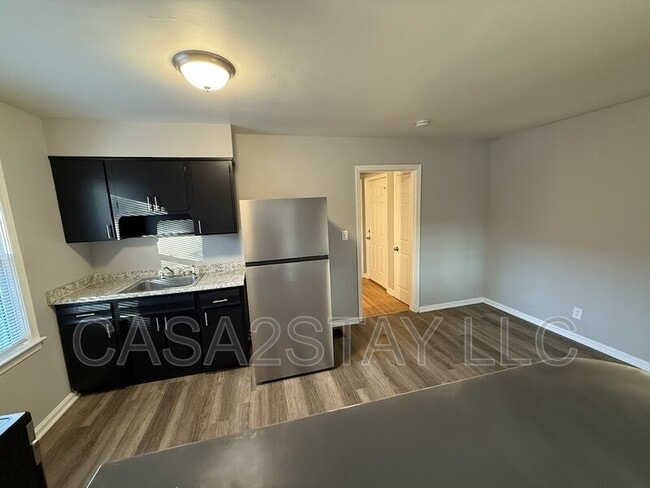 Building Photo - 1607 Algonquin Pkwy Unit 4