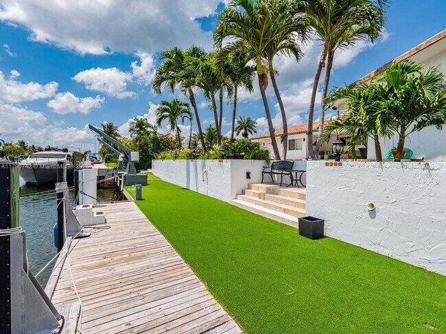 Photo - 1036 Lugo Ave