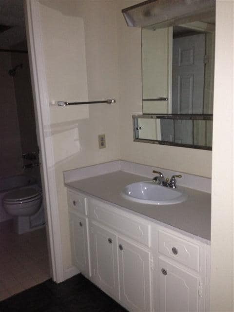 Photo - 706 W 34th St Unidad 202