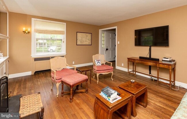 Photo - 515 Manor Rd