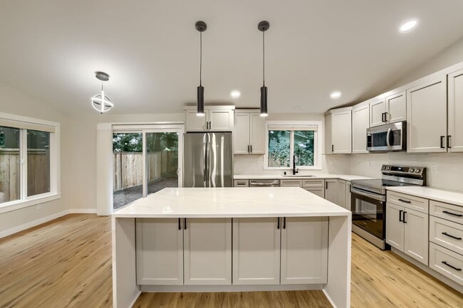 Photo - Bright & Charming 4bed/2.5bath in Desirable Edmonds Neighborhood!