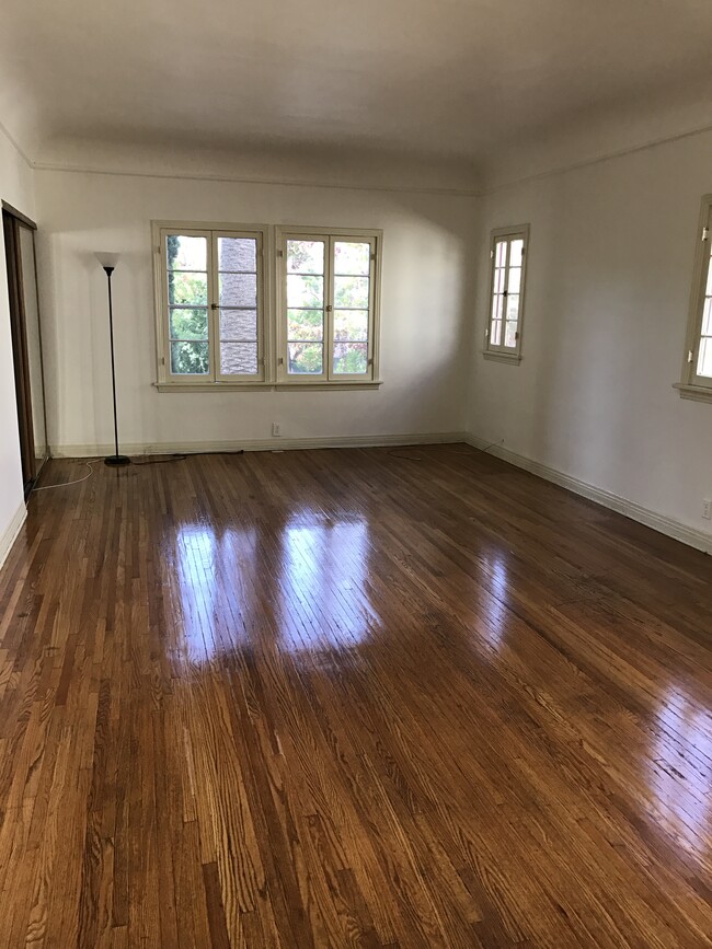 Living Room - 416 N Orange Grove Ave Unit 1/2