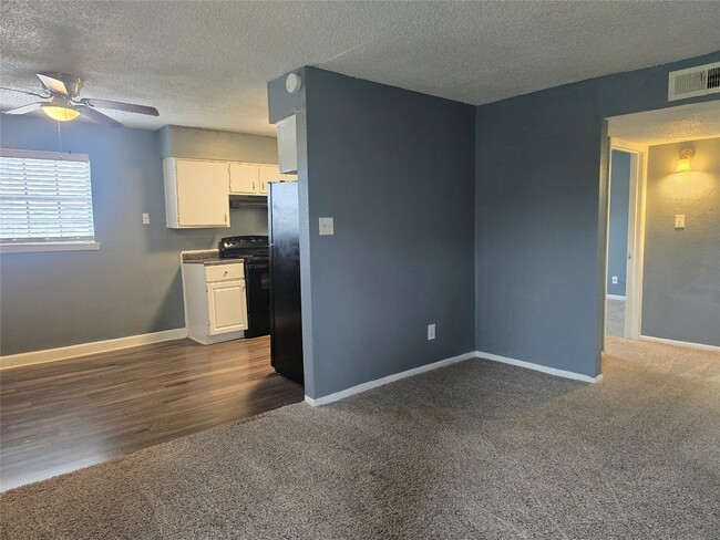 Photo - 2311 71st St Unidad 116