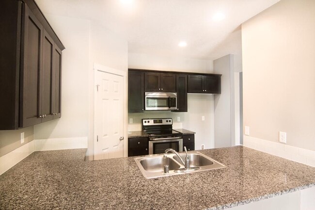 Kitchen - 1435 NE 82nd Dr
