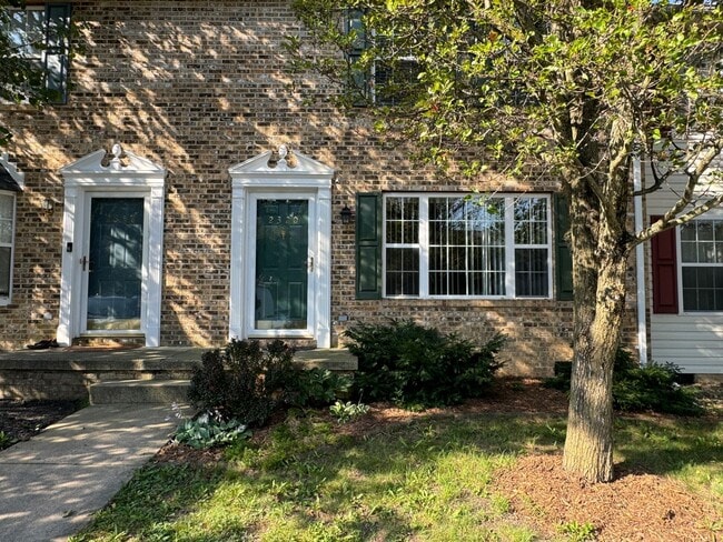 Building Photo - Immaculate Stonewall Heights Townhome!