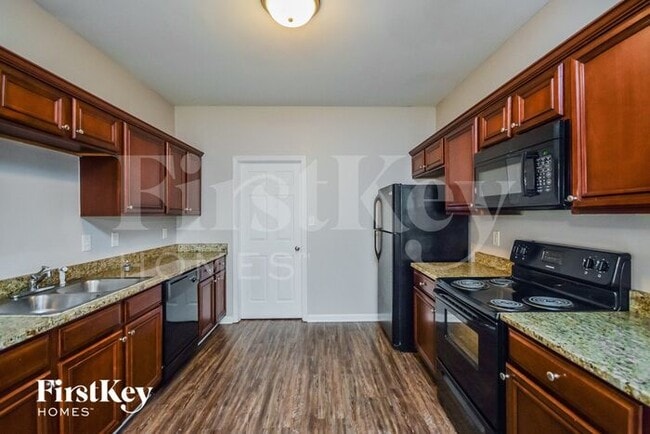 Photo - 5068 Pioneer Pkwy